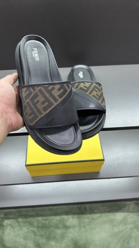出厂价p 实价 Fendi芬迪拖鞋 男鞋高端品牌 官网1:1最新力作 原版开模定制 面料釆用进口原版材料制作 升级版大底 更轻便 防滑 市场顶级品质 简单不失品