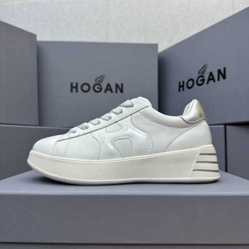 hogan 三杠系列 赵露思同款哟，灵动演绎～ 跟随清新成都姑娘的轻快步伐，寻觅精彩吧！ 简约率性、恬静美好！ 经过半年时间打磨，定制面料，鞋带，哑光爆裂H的皮