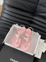 高版本Chanel 经典一字带凉鞋 每年春夏的爆款，不断增加新色。意大利进口小羊皮，原版五金扣，羊皮垫脚，皮革大底！ Size:35-39 34.40.41定