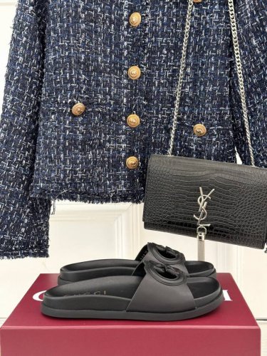 gucci 古驰经25Ss春夏新品 双G镂空沙懒人拖鞋 夏天必备懒人福音鞋 谁穿谁美 很轻盈上脚意外的舒适 还不挑脚型 自带高级气场的拖鞋 也非常容易驾驭非常舒