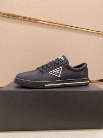 工厂价 顶级版本 高品质 新款prada 普拉达 专柜同步上市， 新款男鞋、面料精选进口面料滴胶工艺。内里:牛皮内里。高端开模防滑橡胶大底，精美线条、简约大气， - 点击图像关闭