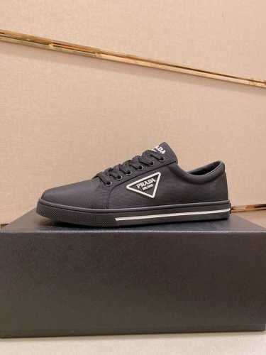 工厂价 顶级版本 高品质 新款prada 普拉达 专柜同步上市， 新款男鞋、面料精选进口面料滴胶工艺。内里:牛皮内里。高端开模防滑橡胶大底，精美线条、简约大气，