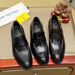 Louis Vuitton 路易威登 新款官网爆款！原版一比一复刻，那种沉稳内涵儒雅的品味无法言喻的开启时尚鞋履的旅程从容应对各种场合！大牌的气势不言而明！上脚