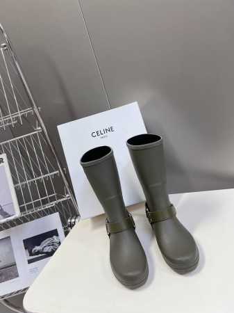 Celine 思琳秋冬新款 雨靴 趁着订单陆续开始出货 安排给大家！现在简直太抢手了，官网抢飞起来了 时尚果真是个圈～～兜兜转转又回来了，小时候我们打死都不穿的 - 点击图像关闭