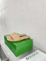 Bv Amy穆勒鞋系列 菱格压纹拖鞋 原版一比一做法 小羊皮设计 杏色方头设计 当今流行的又一趋势 天花板啦 7彩色百搭 压纹工艺经过数十次工艺测试 包裹面料