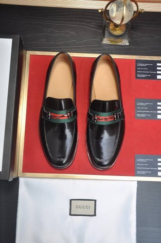 出厂价 意大利顶级奢侈男鞋巨头 Gucci 古奇 全牛皮内里 新款报到原汁原味的欧式风格 赏心悦目为了让鞋子更加耐用不变形制作继续沿用传统做法 但仍然不乏创新皮