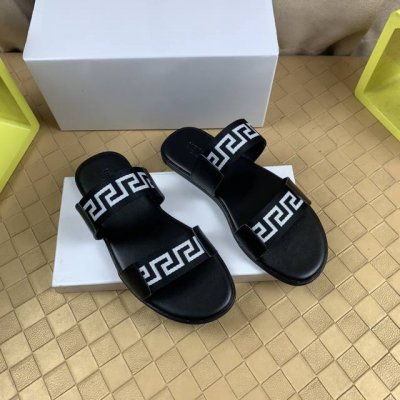 工厂价 新款上架 Versace 范思哲经典爆款时尚休闲拖鞋官网原版1:1开模原单品质，做工精细采用头层意大利进口牛皮，纯手工制作，彰显低调奢华橡胶耐磨防滑大底