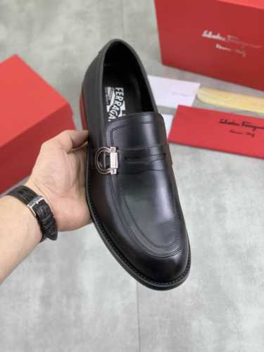 工厂p价p 实价 水染牛里 Salvatore Ferragamo 菲拉格慕 男士最新款休闲商务皮鞋 同步上市 面料采用专用进口原版荔枝纹小牛皮 内里采用进口水