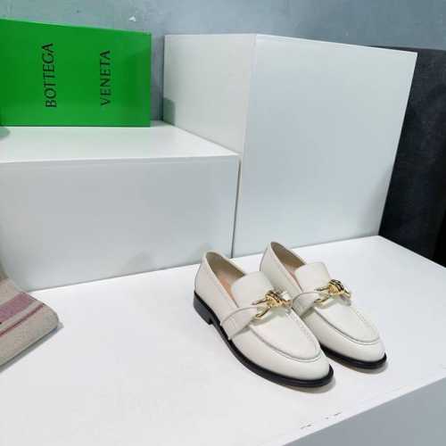 高品质出厂 ！顶级品质Bottega Veneta 葆蝶家24秋冬新品麻花金属扣中性复古乐福鞋小皮鞋单鞋！ 顶级版本 早秋新品 标志性金属质感绳结 老钱风拿捏的