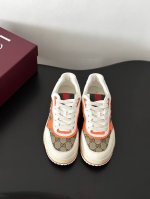 高品质 Gucc*Re-Web24年春夏新款情侣款小白鞋 鞋面采用进口环保牛皮 搭配经典的老花面料 配上亮眼的红绿织带鞋舌，内里牛皮 原版开模TPU双色大底 S