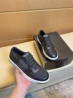 prada 经典原单版本 普拉达：顶级代购男士最新专柜同步发售，意大利进口优质原版：品牌丝绸小牛皮 鞋身高周波品牌Logo 品牌高丝光帆布布匹 鞋舌丝印品牌Lo