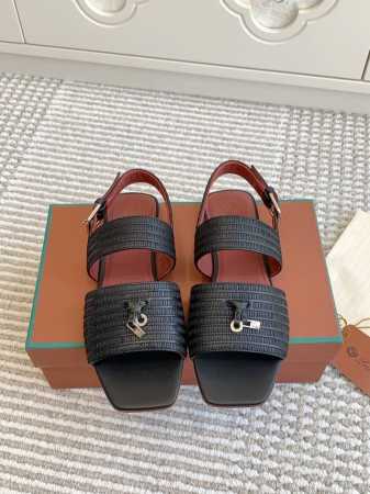 代购级 Loro Piana Lp Sprightly Charms系列凉拖鞋 罗马凉鞋 Sprightly Charms 凉鞋 以方形鞋头和鞋跟展现全新创意， - 点击图像关闭