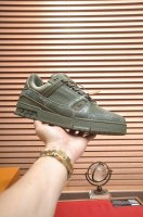 出厂价P 原版开发 品质出货 欢迎对比 Lv板鞋系列 Lv Trainer Maxi运动鞋将成衣系列的宽松廓形引入Virgilabloh笔下的Lvtrainer