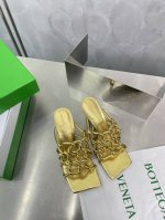 Bv B家纯手工编织凉拖原版9色入 金色 全手工制作 鞋面全手工编织 工匠精神 条子制作工艺精巧 舒适 B家经典鞋型 设计感不落伍 垫脚采用小羊皮 调性十足 大