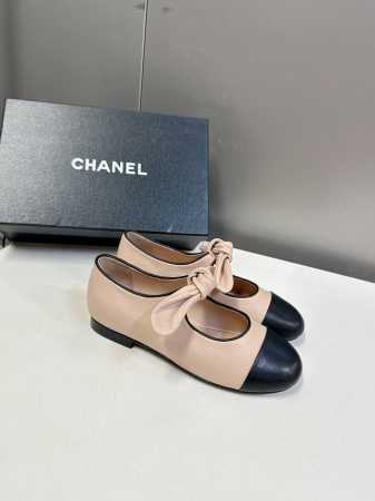 半拖 单鞋 CHANEL香奈儿蝴蝶结松紧一字带平单鞋 蝴蝶结玛丽珍单鞋第一眼看上就被种草了根据天气变化自由穿搭！套上袜套春夏秒变可爱单鞋！秒变魔法公主鞋面采用混 - 点击图像关闭