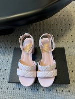 顶级品质 chane* 25Ss香奈儿春夏厚底高水台凉鞋 丑萌啊 经典菱格加持 小羊皮材质和丝绒两种材质 菱格厚底松糕拖鞋 夏天一定要入的拖鞋系列 可文艺可时髦