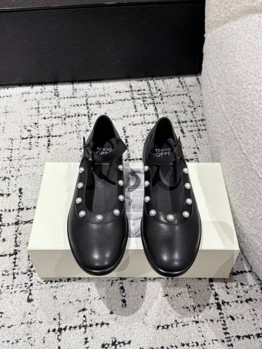 tokyo Bopper 小众潮牌 25 春夏新款 珍珠 玛丽珍 小皮鞋 真的的美死了 新款小众品牌 每一个颜色都很好看 经典的花朵设计 具有独特的设计 每一双