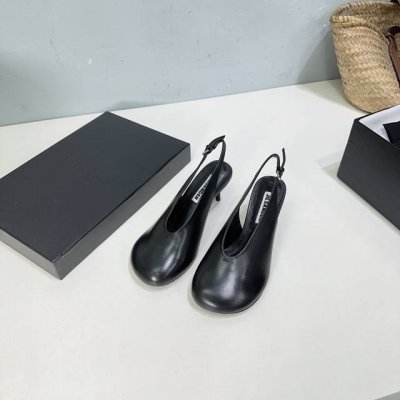 高品质出厂 ！小众潮牌Jilsander 25春夏极简主义高跟圆头后空凉鞋单鞋！ 市面顶级原单版，Zp对比做货，所有细节都跟柜上一致：包括鞋面皮料，鞋垫内里皮料