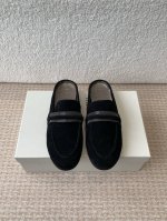 Brunello Cucinelli 新款拖鞋 春夏新款 又不喜欢那个牌子的来 珠链设计一眼Bc 不烂大街 好穿好搭 时髦有型 bc很有品味 配上一双袜子穿也很