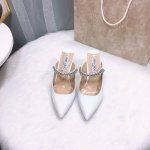 JIMMY CHOO 周仰杰 JC经典款 水钻链条尖头高跟拖 穆勒鞋 包头半拖 高跟凉鞋 这一款尖头半拖优雅又不失小性感，其设计理念简单 干净，搭配施华