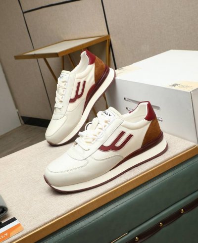出厂价P Bally 巴利低帮休闲鞋，采用头层牛皮鞋面，进口牛皮内里，皮质质感细腻光滑有光泽 上脚非常轻便舒适 Size：39-44 38.45定做