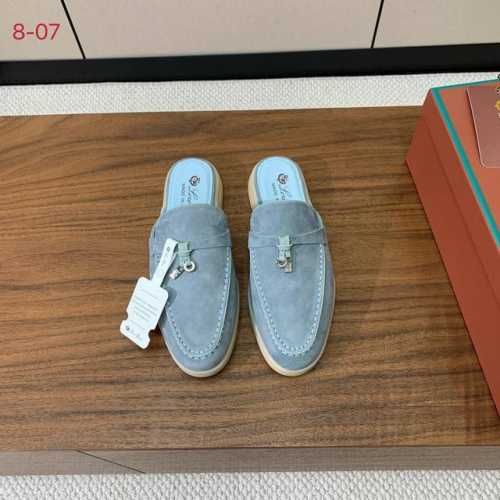 Loro Piana 锁边包头拖。意大利顶级羊绒复古优雅低调奢华。时尚性与皮料实用性同样兼具依然全网最高品质。鞋面羊京丝质柔滑。手工缝线，水染皮里，原版大底。码