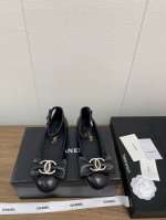 Chanel 24k 新款 玛丽珍 单鞋系列 平底芭蕾便鞋 专柜简直疯抢了，各大社交平台热门晒图，这期的走秀款绝对太帅了，绝对是这一季最热门的款式，专柜仙女们真