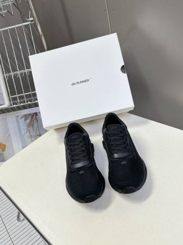 Alo2025春夏最新款厚底情侣款运动跑步瑜伽鞋 今年超火的品牌Alo好多明星时尚博主种草 上脚超级百搭 而且超级舒适 是厚底款但是上脚一点都不沉重 非常轻便