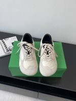 女款 男款 Bottega Veneta 葆蝶家 Bv最新款Orbit系列 复古休闲运动鞋 情侣款 Bottega Veneta 以 90年代自由随性的复古风格