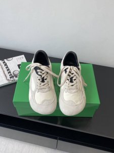 女款 男款 Bottega Veneta 葆蝶家 Bv最新款Orbit系列 复古休闲运动鞋 情侣款 Bottega Veneta 以 90年代自由随性的复古风格