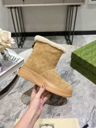 Gucci 巴黎时装周24年美丽奴羊皮毛一体雪地靴，提花面料LOGO头层牛皮澳洲进口羊毛内里， Gucc* 这款雪地靴它采用混纺羊毛毡于意大利制成，以柔软皮革饰 - 点击图像关闭