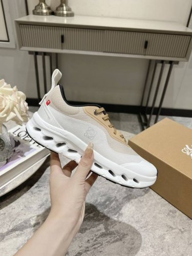 最新运动鞋 全套包装舒适度百分百 时尚又运动 众多明星同款 时尚界的一款联名爆款爆动时尚圈 Loewe X On昂跑cloudtilt 罗意威 联名轻量运动休闲
