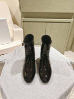 短靴 长靴 塞林CELINE新款漆皮靴！，从鞋楦、细节等方面调整，实现质的飞跃，可以满足追求细节完美的你！ 牛漆皮材质，与原版一致，无合缝线，真皮大底，内里羊皮