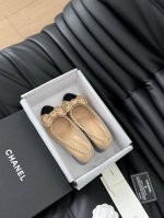Chanel 小香24A新品链条双c粗跟单鞋！ 原版1:1复刻 经典中的经典 无论搭配裤装还是裙装都是完美 小圆头的设计很好的修饰脚型 小仙女们必备！ 鞋面采用