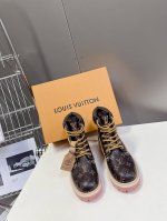 Louis Vuitton 路易威登x Timberland联名 Via Instagram 情侣款大黄靴 今年 1月 LV 2024秋冬 系列于巴黎布洛涅森林