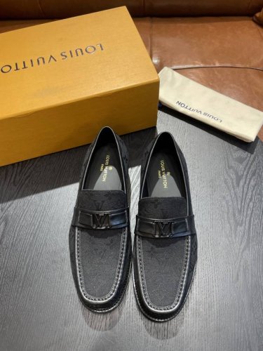 l家 Size:39-44 38.45定做 原单Lv官网男士休闲皮鞋，顶级原单复刻，采用进口开边珠小牛皮／经典老花，极强质感，小牛皮透气内里，原版大底，防滑耐磨