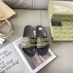 出厂： Gucci 古驰2025顶级专柜 初夏情侣新款 官网上新 独家首发 Gucci 古驰 25S 初夏情侣拖 古驰拖鞋 古驰情侣穿搭 Gucci拖鞋 Guc