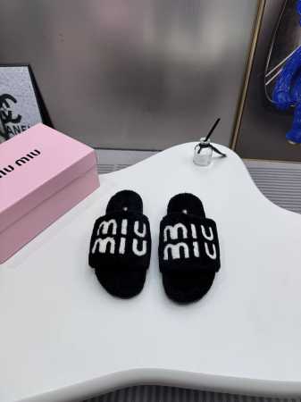 橙子出厂价 MiuMiu 缪缪 2024秋冬新款毛毛拖鞋 欧美名媛 明星 网红girl 大爱款 ，冰岛进口羊毛 单色羊毛蓬松柔软 亲肤柔软冬季必备款 富有时尚元 - 点击图像关闭