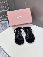 Miu Miu 缪缪春夏最新款凉鞋 超多网红时尚博主种草 夏天必备 非常流行的美拉德配色平底鞋 非常有质感 独特的缪家彩色鞋带设计 材质：原版材料进口材质 对版