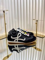 无扣 Loewe 罗意威情侣款 运动鞋 德训鞋 阿甘鞋 2025专柜走秀同步新配色德训鞋复古潮流 4色小扣饰点缀 休闲小白鞋 原版开发 做货 罗意威最新款 运动