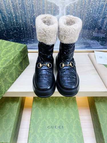出厂 Gucci巴黎时装周中国22年美丽奴羊皮毛一体雪地靴，提花面料LOGO头层牛皮澳洲进口羊毛内里， Gucci 这款雪地靴结合了品牌两大标志性元素 金色马衔