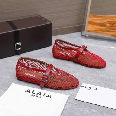 alaia 阿莱亚25Ss 走秀款平底网面鞋芭蕾舞鞋 风靡全球超火的平底鞋 章小蕙同款 甜酷芭蕾风 人气超高的一款芭蕾舞鞋 浪漫又迷人 舒适百搭配上不同款式 不