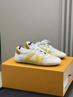 ss25 New Arrival～ 从足尖来到街头，在 Balletcore 演变的关键节点，Lv用名为 Lv Sneakerina 的鞋款，给出了柔软之外更多