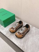 Bv Orbit运动鞋 情侣款老爹鞋 超火爆的一款Runner运动鞋，刷爆各大网红主博大咖们都纷纷抢先秀；小红书疯狂种草系列 采用轻质科技网布面料，搭配几何图案
