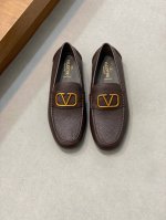 Vt家 新品驾车鞋 华伦～ 官网同步发售 经典款式包子鞋 纯手工缝制鞋面 鞋帮皮革鞋鞍处金属v字母粒扣徽标 懒人专属一脚蹬套脚包子鞋 精致手工缝线 做工细节堪比