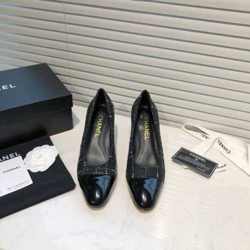 Chane+L 经典slingback 小香单鞋 就像coco香奈儿女士说的：流行稍纵即逝，但风格永存！四这双单鞋就是香家经典中的经典！双色搭配，简约精致，九专
