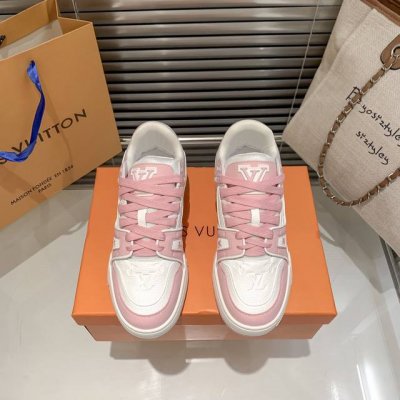 橙子出厂价p louis Vuitton 路易威登 Lv Trainer 情侣款运动鞋板鞋 休闲复古篮球鞋 从复古篮球鞋汲取灵感 打造备受青睐的 Lv Trai