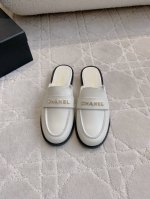 半拖 单鞋 Chane*新款水钻扣乐福系列 香家高级感这块总让人大写的服气 看起来简单的款式 但上脚就莫名很高级 绝对的少女感 舒适好穿 鞋面小牛皮 内里垫脚羊