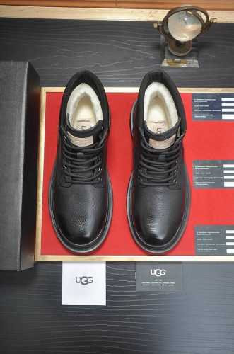 UGG 全羊毛内里 顶级高端品质皮毛一体保暖雪地靴来自澳洲温暖奢侈品牌男鞋，UGG-5877官网同步、采用进口牛皮制作，精心缝制而成..进口橡胶发泡大底 舒适、