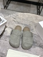 货期一周 罗意威Loewe 2025春夏新品勃肯懒人一脚蹬鞋玛丽珍穆勒鞋以可爱有趣的圆形鞋头搭配极具复古风的雪花丝光细节，设计感十足面料：雪花丝光牛皮羊皮里包裹